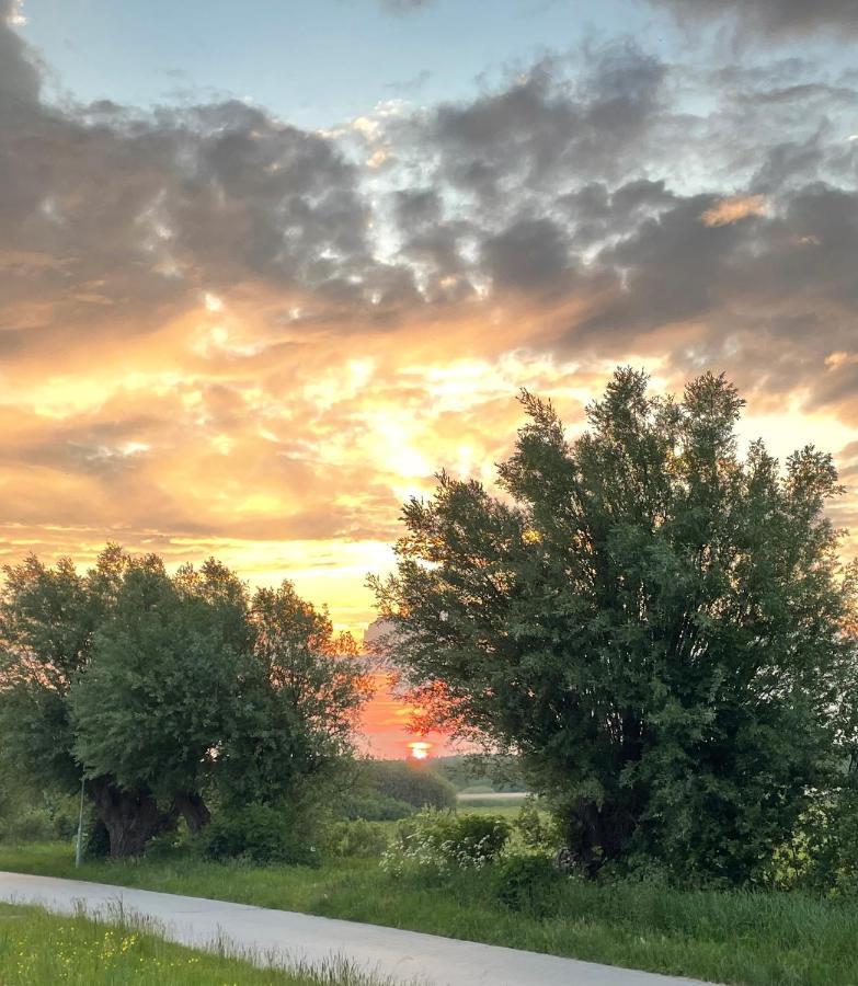 Mewaewa Przystan Na Relaks Villa Jezierzany Luaran gambar